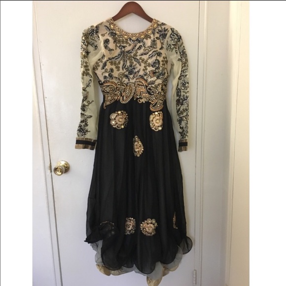 Pakistan suit size small - Picture 2 of 4